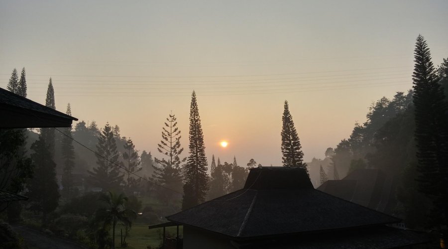 Matahari terbit dari kamar