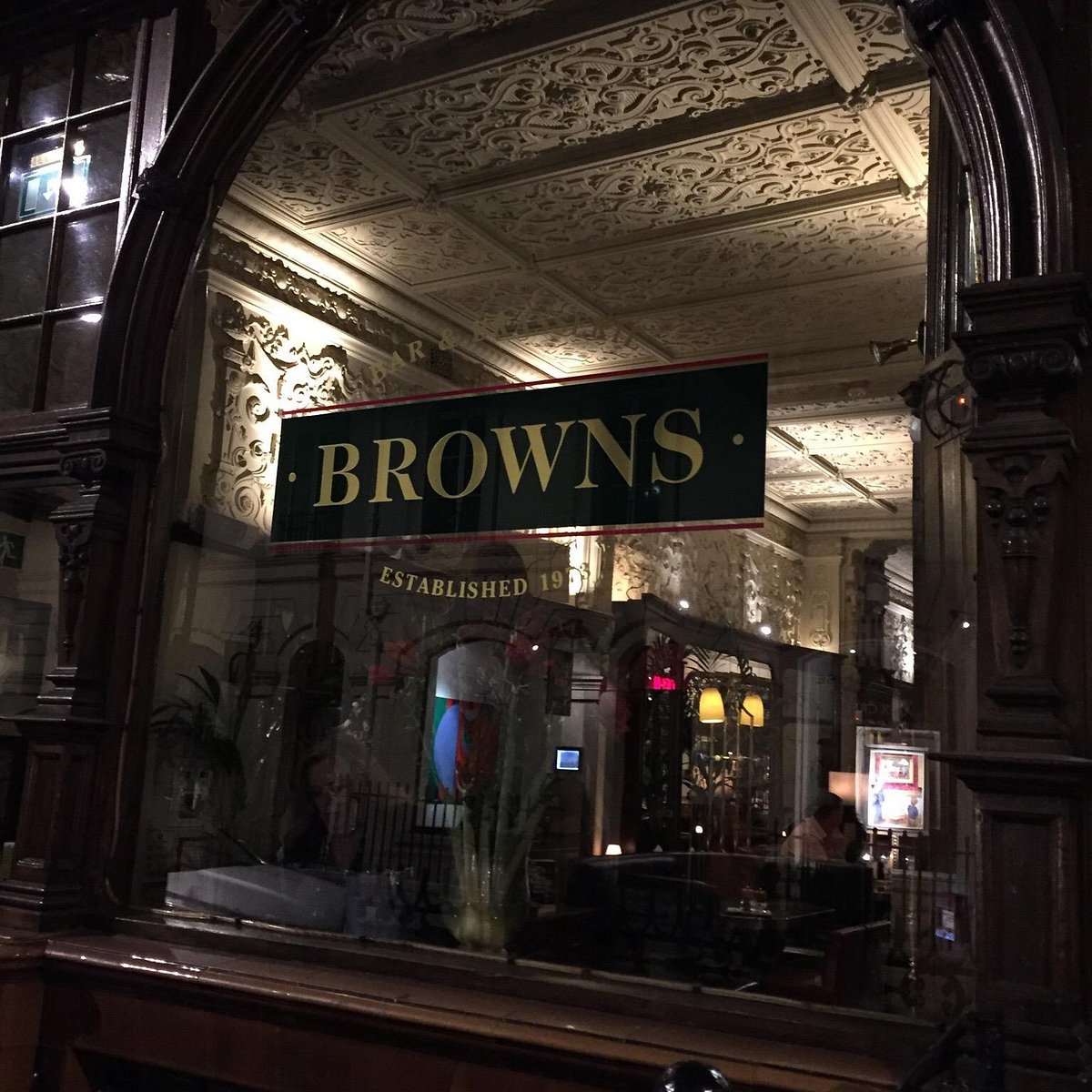 Browns london. Brown's Hotel, Лондон. Brown's in London. London Browns Club.