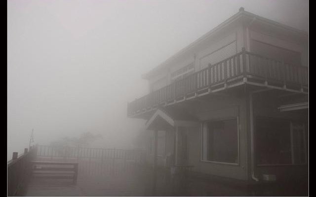 雲霧籠罩的民宿