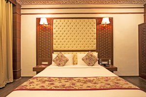 Room & Suite