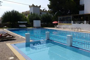 Πισίνα και παραλία