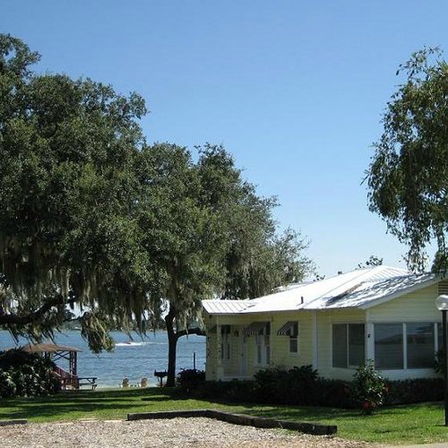 Lakeside Cottages image