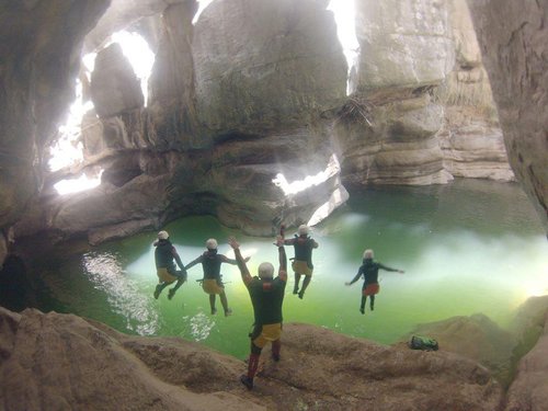 Spelaion Brasil - Novos Longes para Canyoning - DUAL CANYON GUIDE