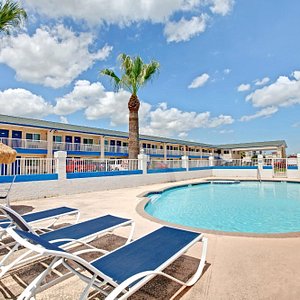 Days Inn by Wyndham Baytown TX in Baytown, image may contain: Hotel, Building, Motel, Person