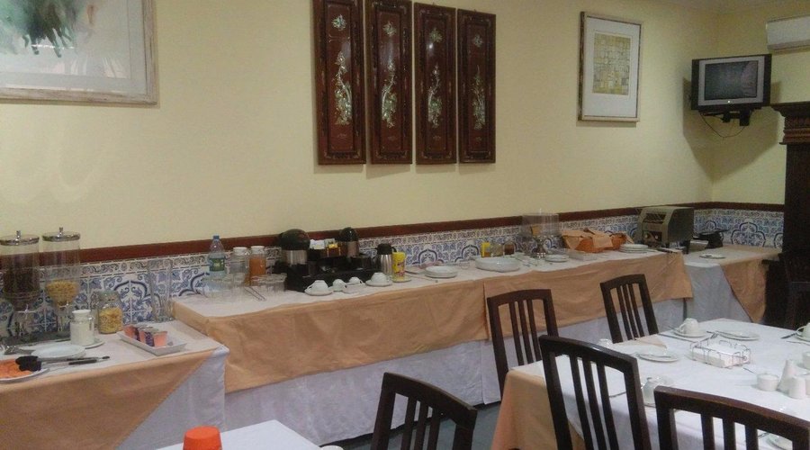 Accacias Breakfast Dining Room
