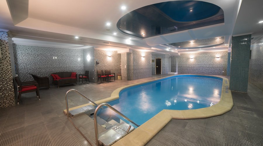 Swimming pool