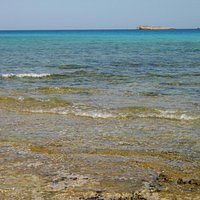 Baia di Navarone, l'ingresso in acqua e l'azzurro intenso sotto costa