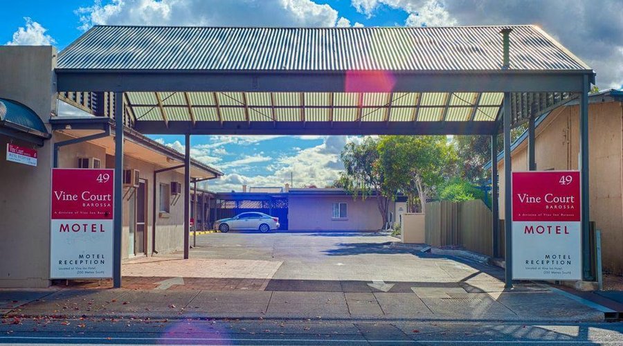 VINE COURT ENTRY