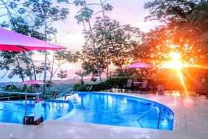 Pool & Beach