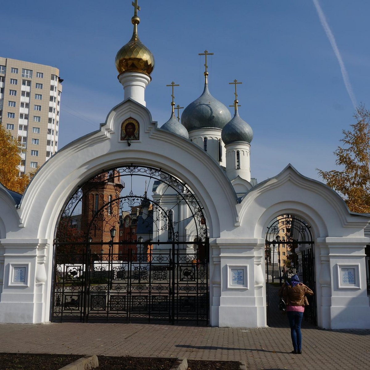 Церковь новосибирск. Знаменская Церковь (Новосибирск). Храм на Богдана Хмельницкого Новосибирск. Церковь Учительская Новосибирск. Новая Церковь в Новосибирске.