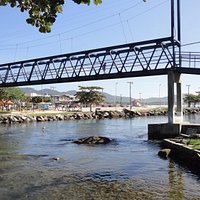 Ponte pensil para acessar a Prainha da Lagoa