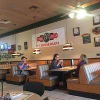 Wonderful Bianca pizza and chicken Marsala. Staff was great as we had a sales meeting here for l