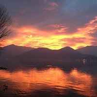 tramonto sul lago