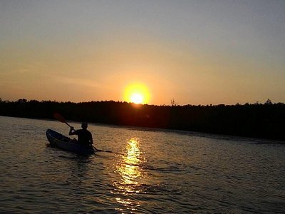 https://dynamic-media-cdn.tripadvisor.com/media/photo-o/09/82/db/9b/sunset-kayaking.jpg?w=400&h=300&s=1