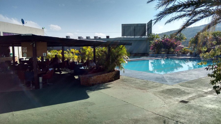 piscina e bar