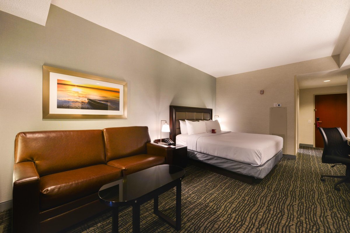 Crowne Plaza Springfield, an IHG Hotel - hotel rooms