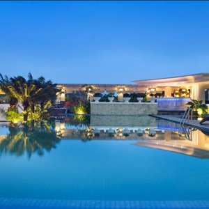 Captivating Pool & HB Grill Garden 