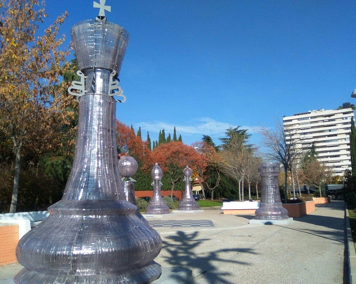 Parque gigante de ajedrez en Madrid - Tiwel