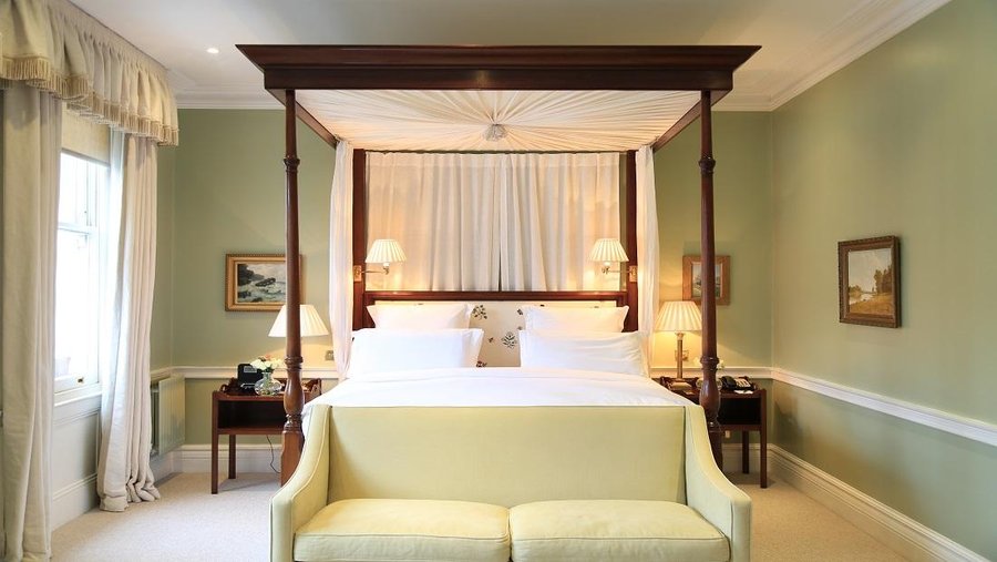 Four Poster Deluxe