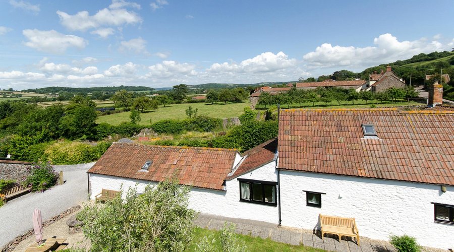 Scrumpy Cottage - set in the 2 acre grounds of Home Farm