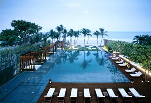 Pool & Beach