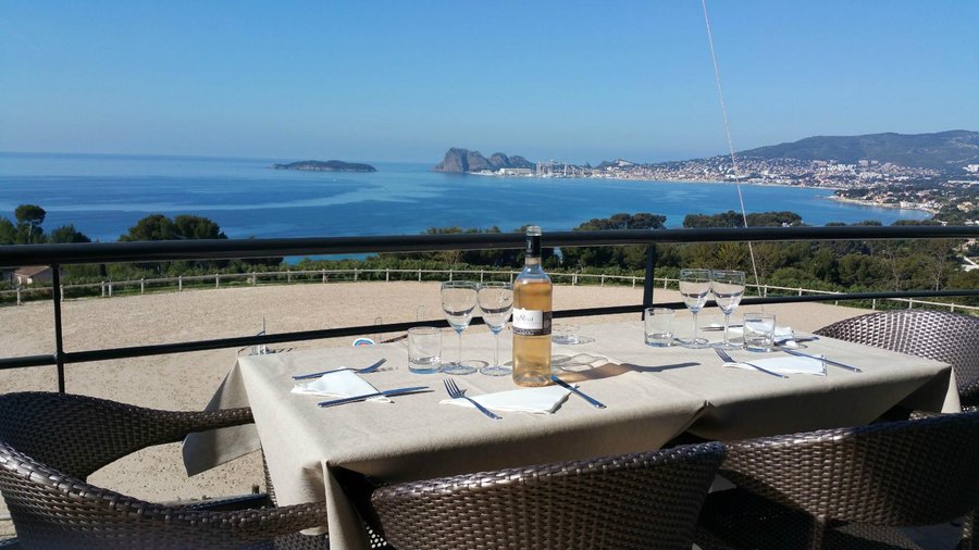 Terrasse et vue de la Ferme Auberge