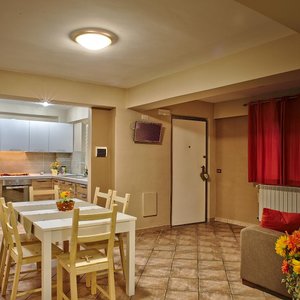 Salone con cucina appartamento Anita