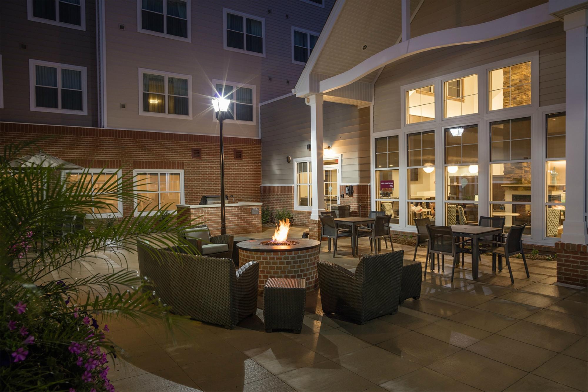 Hotel photo 8 of Residence Inn by Marriott Kansas City at The Legends.