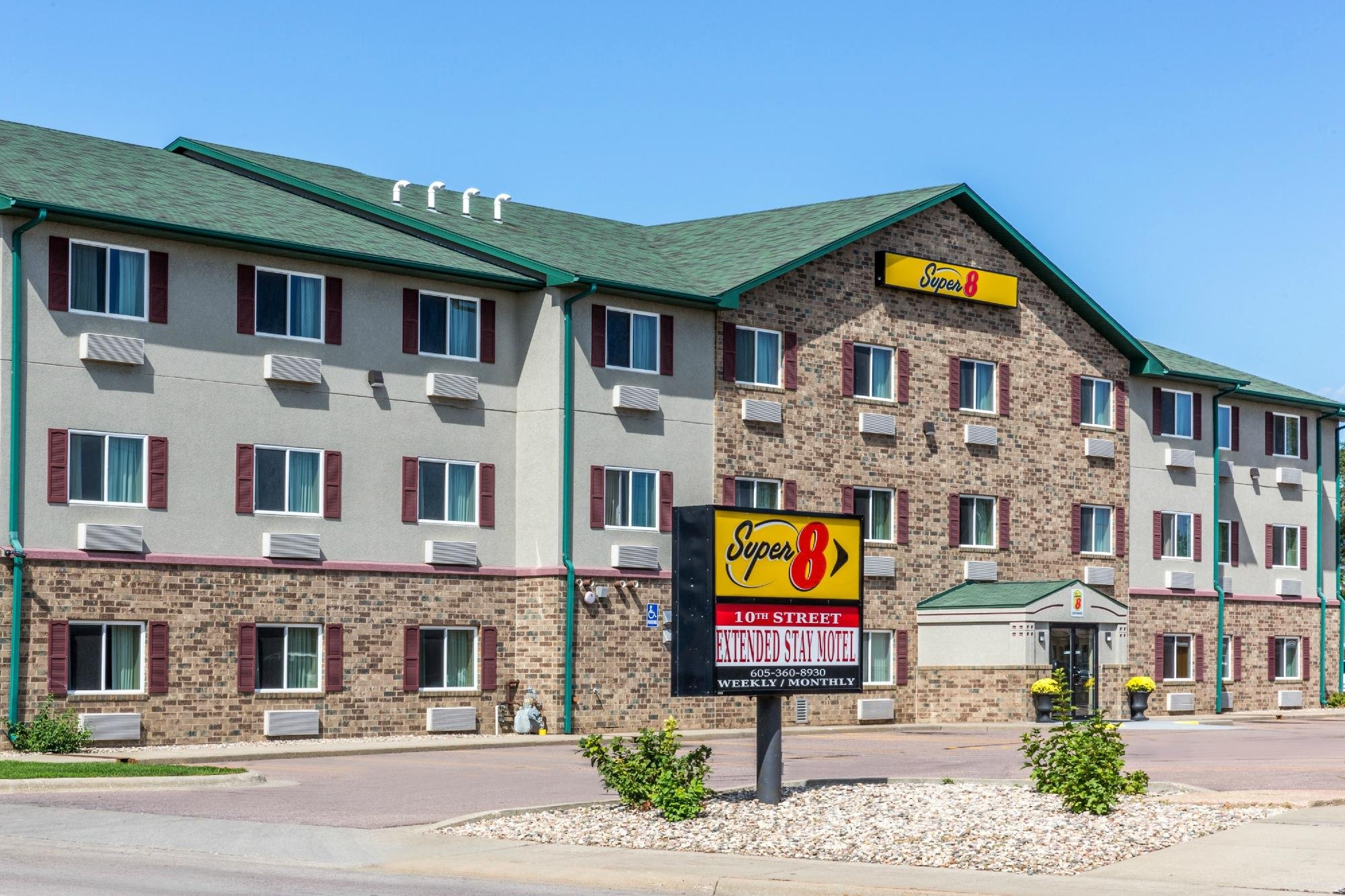 Super 8 by Wyndham Sioux Falls image