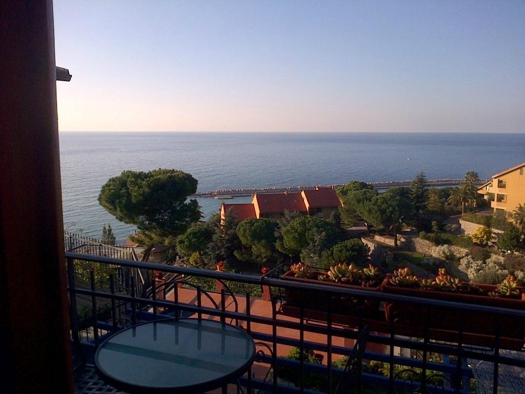 B&B LA MIMOSA DEL GOLFO (Ospedaletti, Italie) : Tarifs 2024 Et 7 Avis