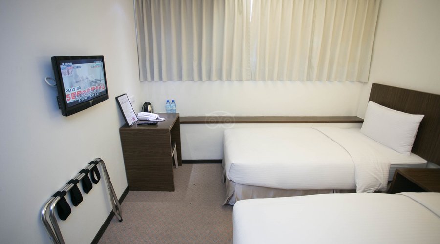 The Twin Room at the Sansui Hotel