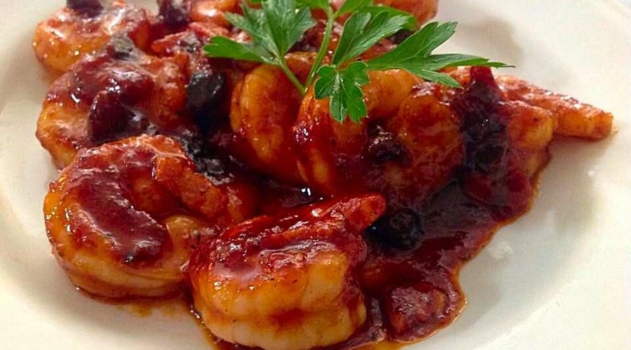 Langostinos salteados con tocino y pasas! Sauteed shrimps with bacon and raisins!