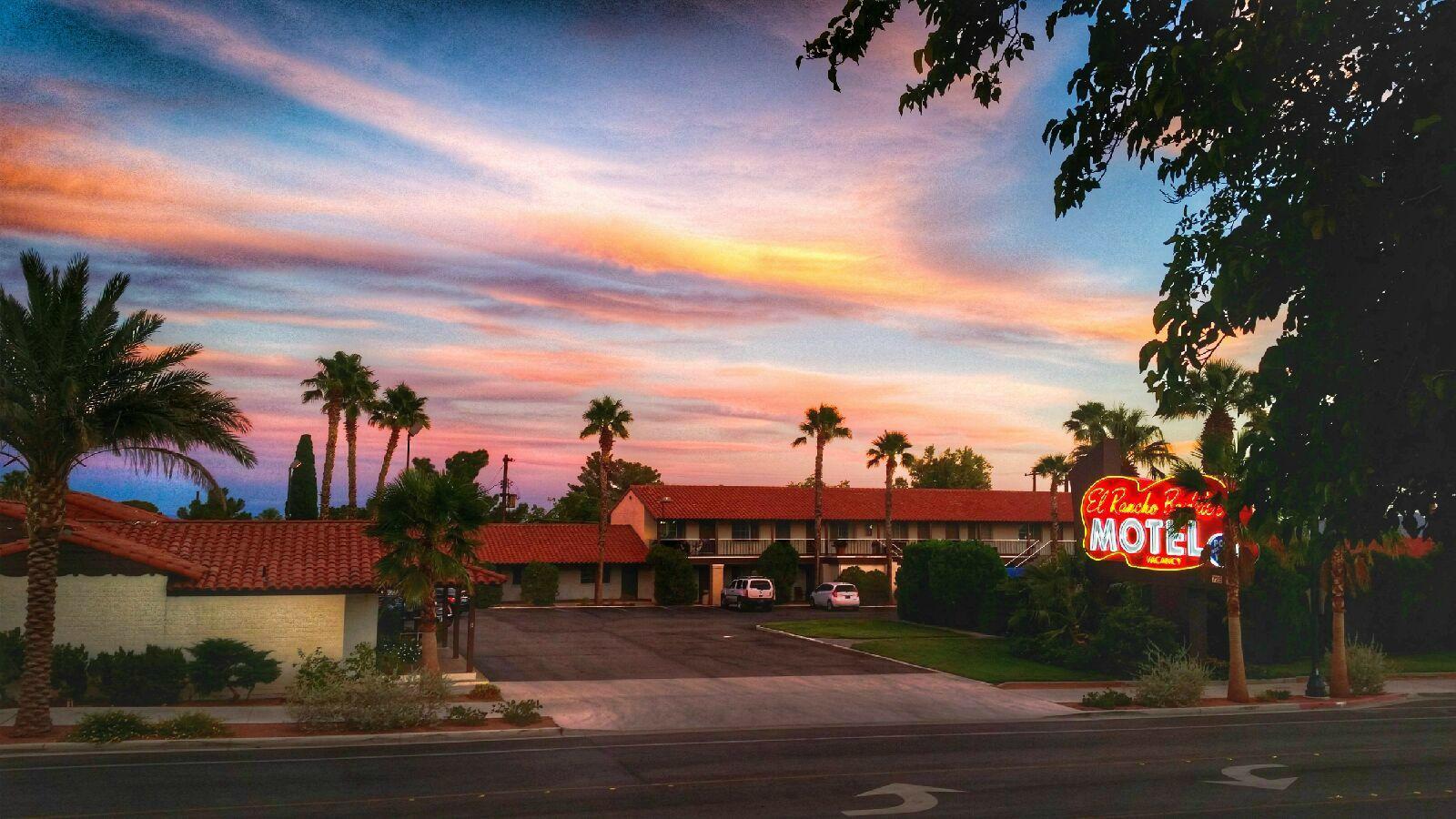 Hotel photo 4 of El Rancho Boulder Motel.