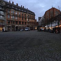 Brostensbelagt torv