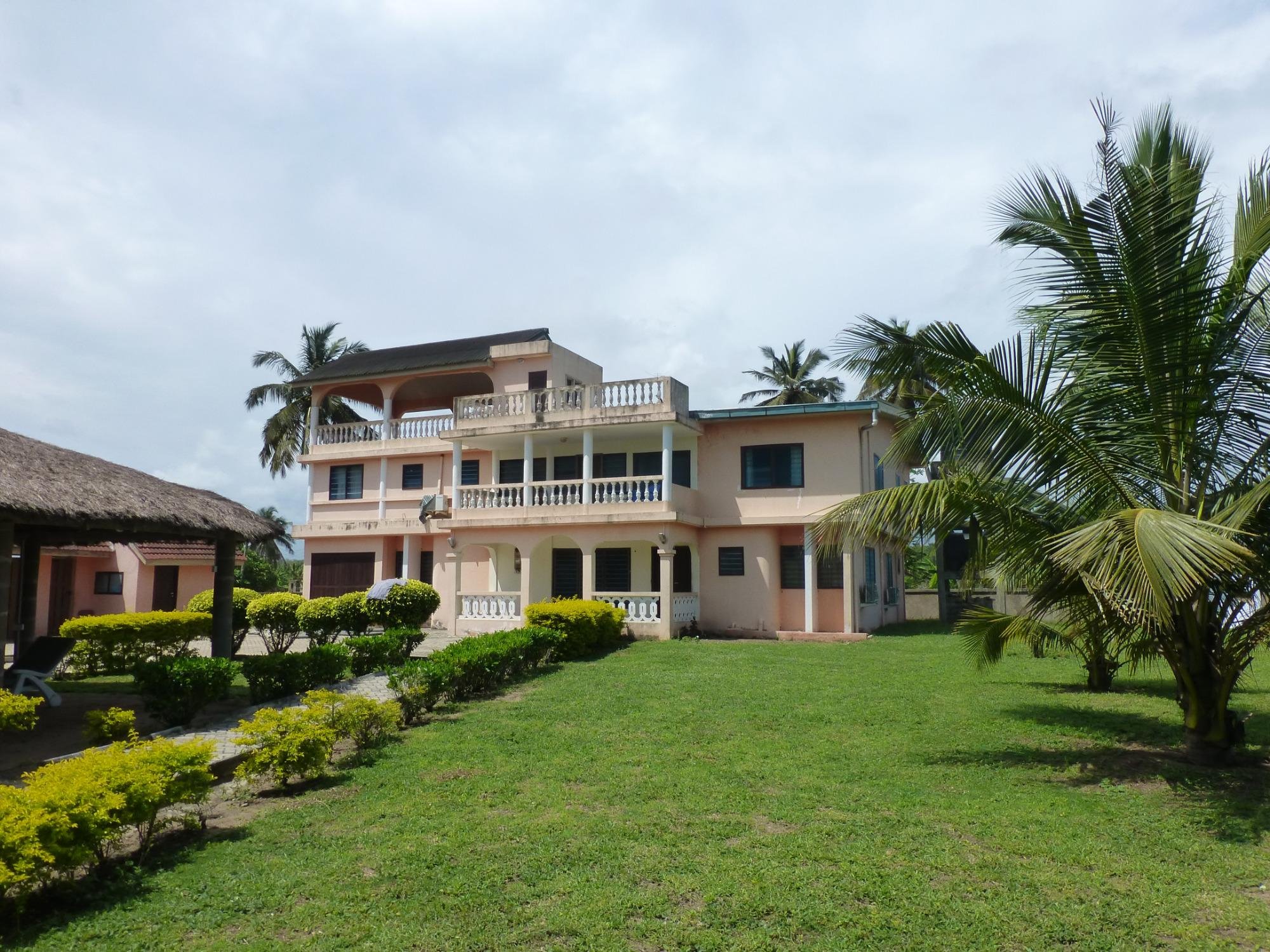 THE BEACH HOUSE - Prices & Guest house Reviews (Ghana/Elmina)