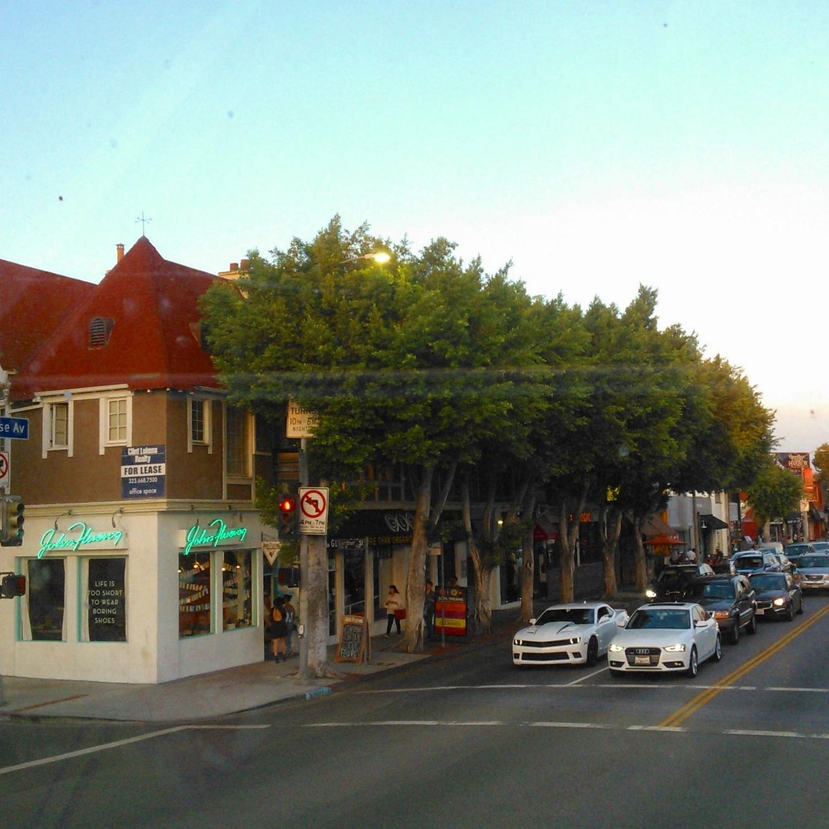 Melrose Avenue, Shopping, Dining & Travel Guide
