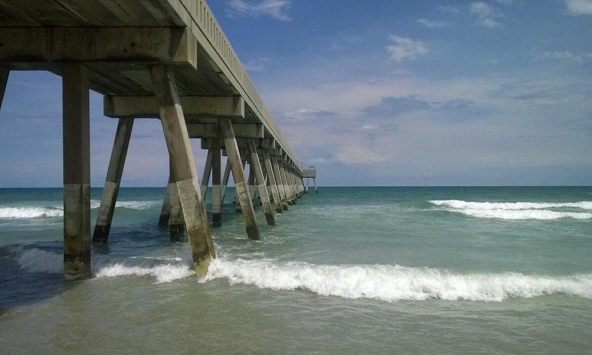 Myrtle Beach - Pier 14 Surf Photo by Shawn Leggens