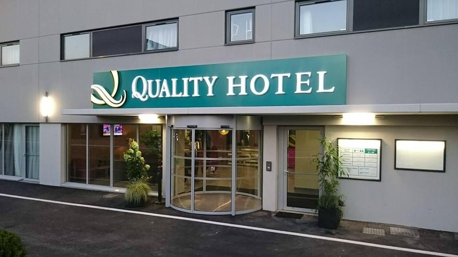 L'entrée de l'hôtel