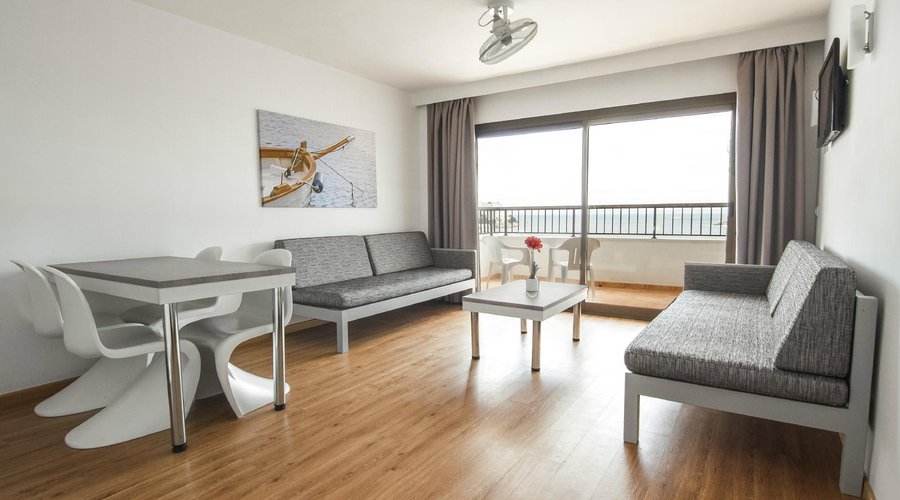 1 BEDROOM APARTMENT WITH TERRACE (From 2017 all the apartments have been recently refurbished)