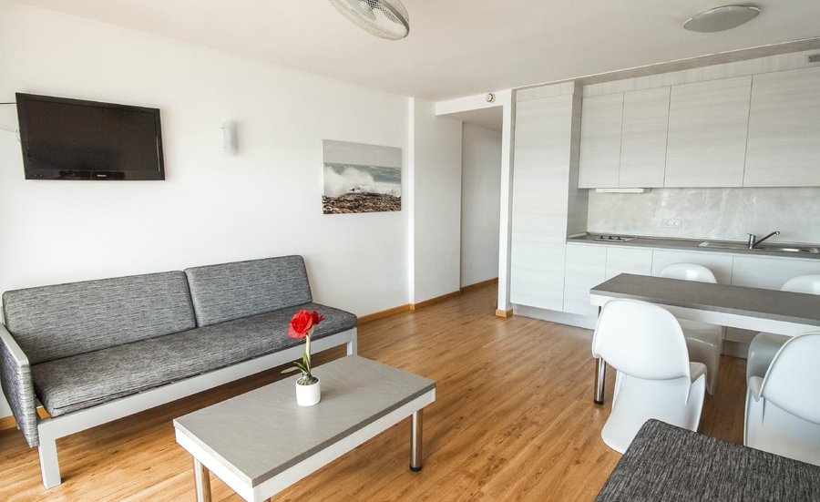 1 BEDROOM APARTMENT WITH TERRACE (From 2017 all the apartments have been recently refurbished)