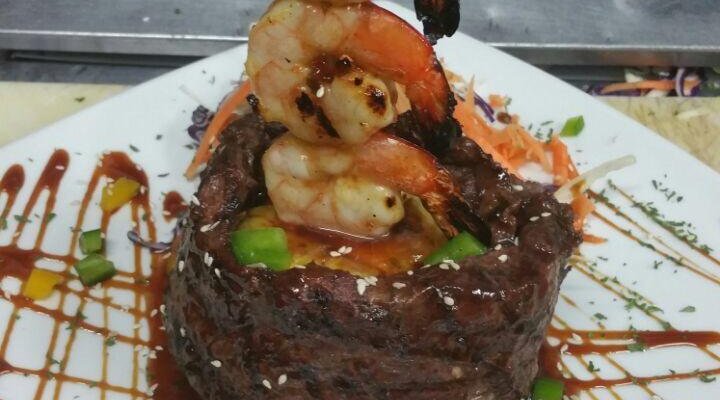 Churrasco y camarones