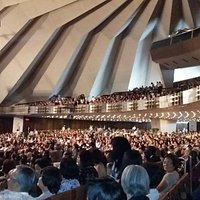 Visão da parte interna do Auditório - várias fileiras de cadeiras