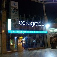 Es un centro de patinaje para niños de todas las edades, cuenta con cascos de protección. muy bu