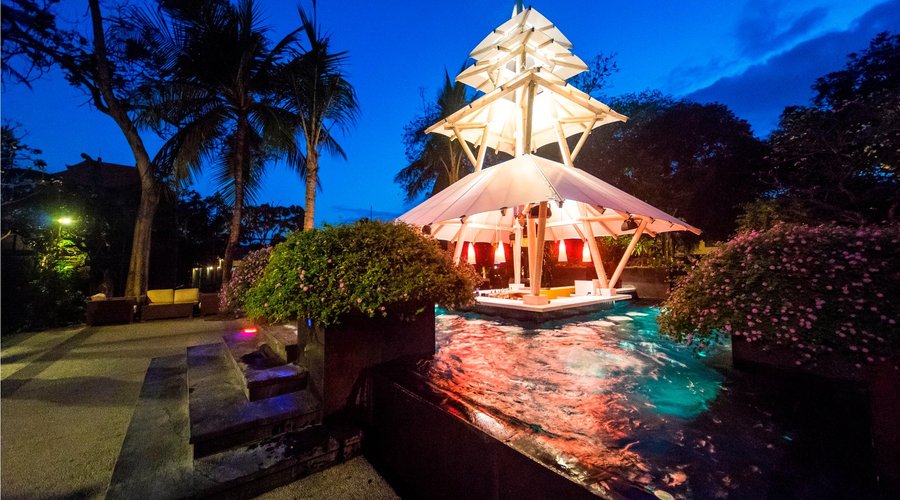 Jacuzzi Bar Sunset