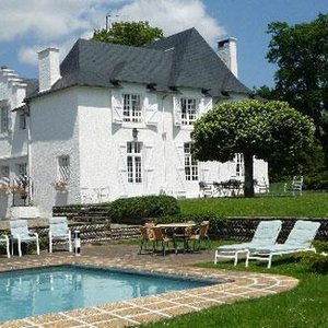 B&B Jurancon, Pau - Clos Mirabel Manor, Holiday Lets, Jurancon, Pau with pool. Wedding Venue Pau