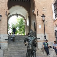 кровавая акра и памятник Сервантесу