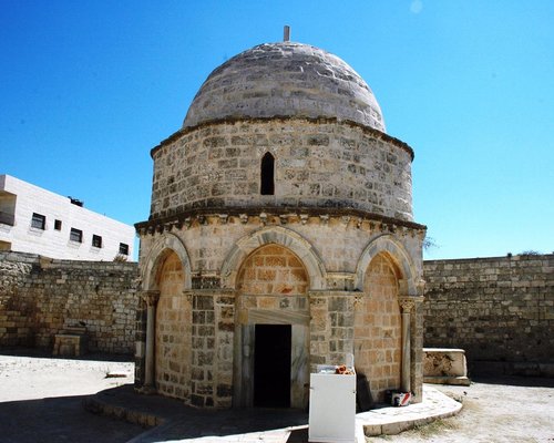 Jerusalém israel 25 de abril o homem judeu reza o muro é o lugar