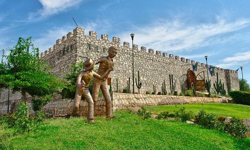 Tour El Fuerte Pueblo Mágico por SinaloaTours. $280 por persona. 10 horas de paseo