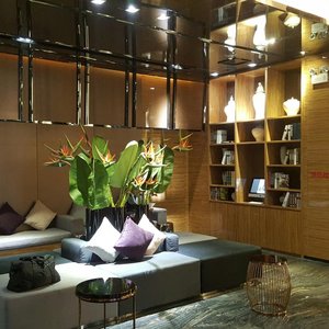 Paco Business Hotel Guangzhou Tianpingjia Metro Branch in Guangzhou, image may contain: Dorm Room, Furniture, Hotel, Chair