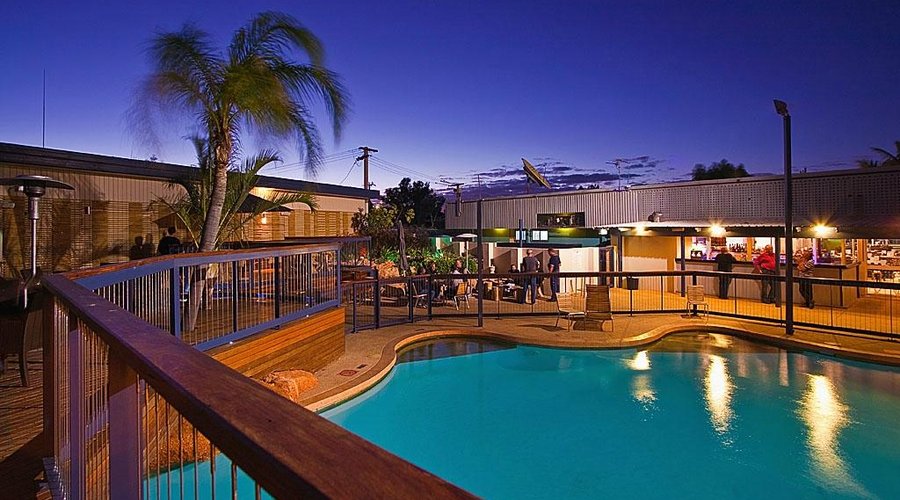 Pool Bar